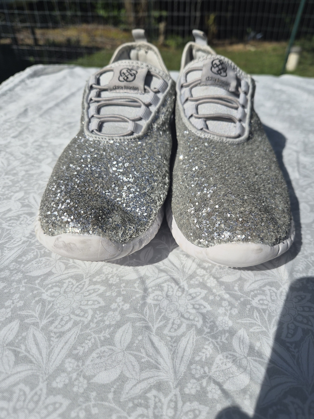 Daisy Fuentes Womens Glitter Slip-On Sneakers - Silver